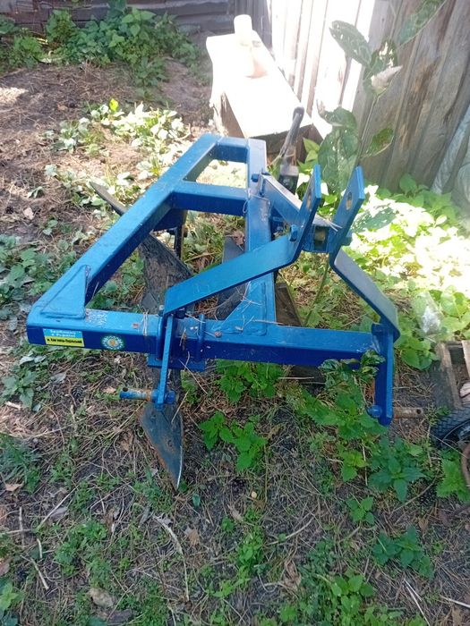 Продам Трактор з фрезой и плугом