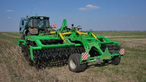 Колісниця Велес Агро для збереження вологи та передпосівного обробітку