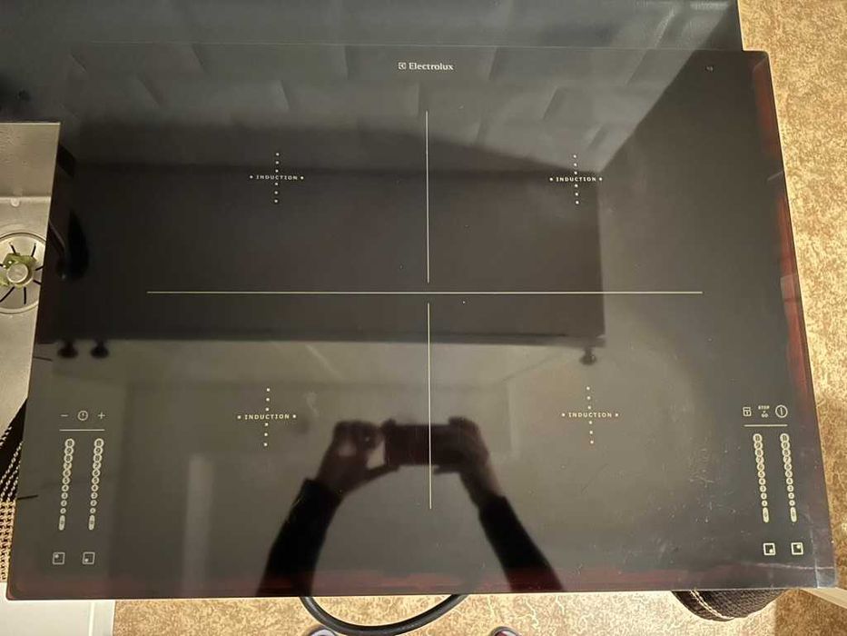 Індукційна варильна поверхня ELECTROLUX EHD 68210 P