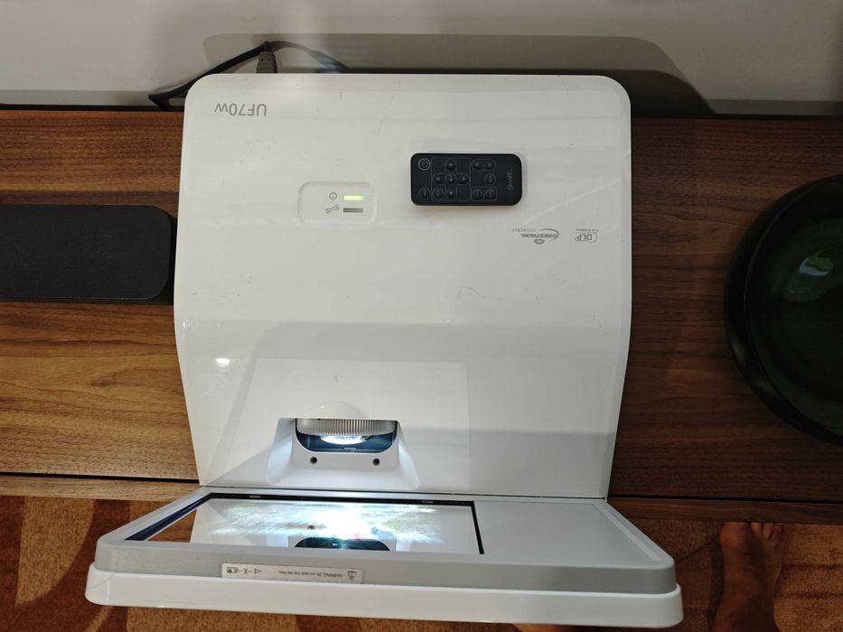 Projetor Smart UF70w DLP Ultra Short Throw