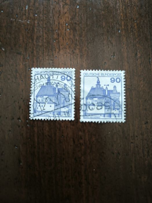 Selos (centenas de selos de vários valores)