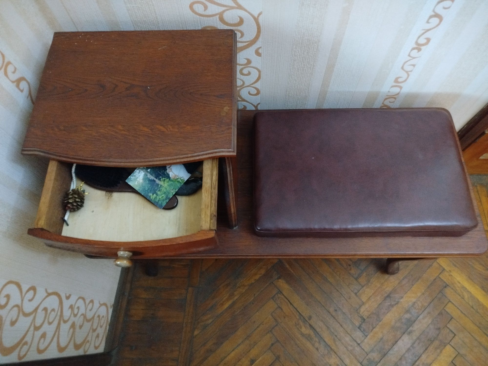 Столик для прихожей