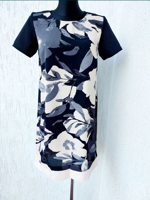 Sukienka w beżowe kwiaty roz S/M.