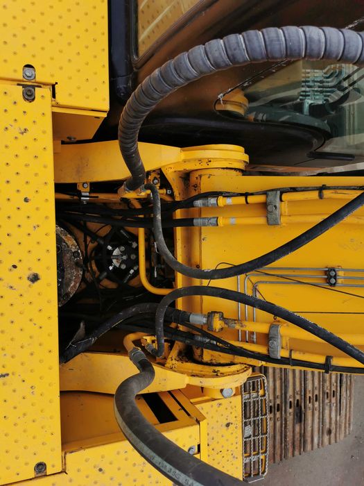 Гусеничный экскаватор JCB JS 290