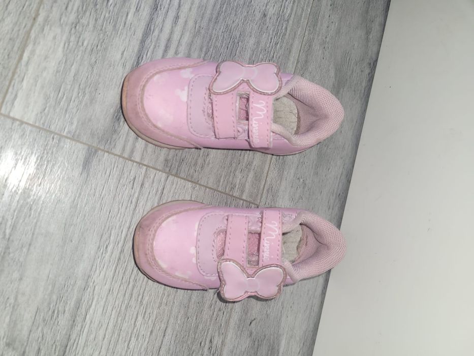 Buty o rozmiarze 22