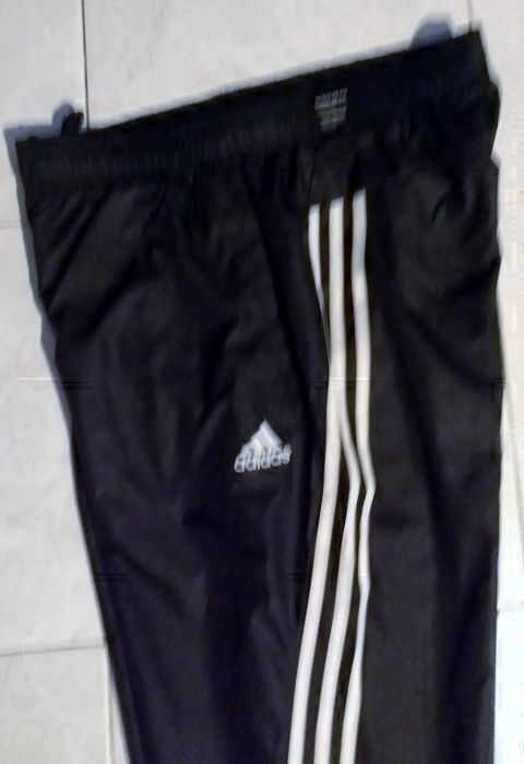 Calças desportivas Adidas e Nike