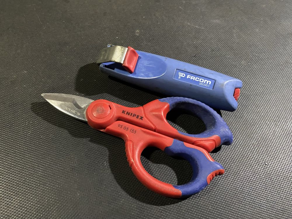 Tesoura Knipex + descarnador Facom
