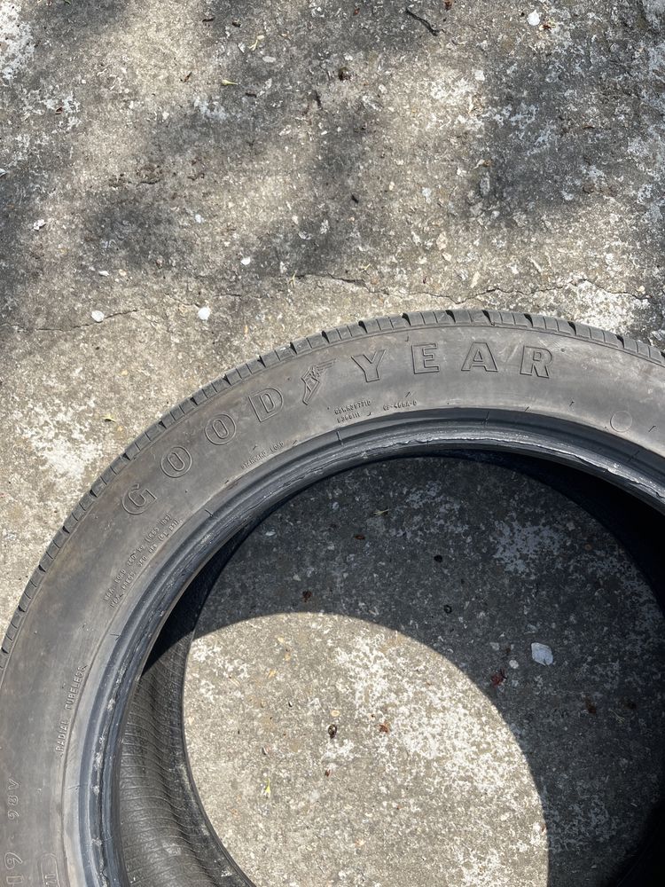 Продам резину Goodyear 245/45/19