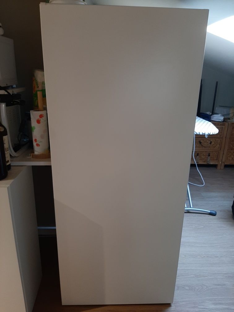 Armário de cozinha Ikea com prateleiras