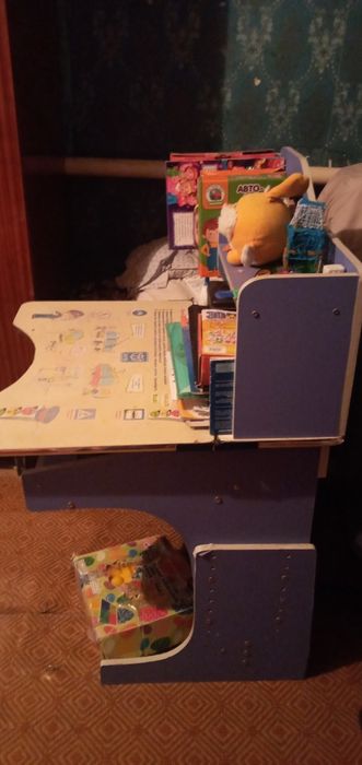 Продам детский столик и стул