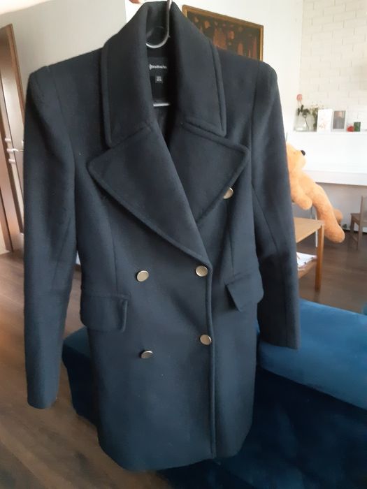 Piękny i ciepły płaszczyk damski rozm. S Stradivarius