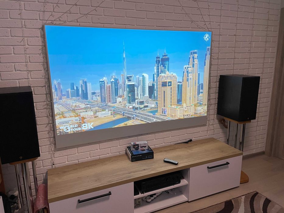 Проекційний екран для проектора 100"