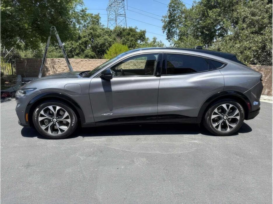 Ford Mustang Mach-E Premium      2021