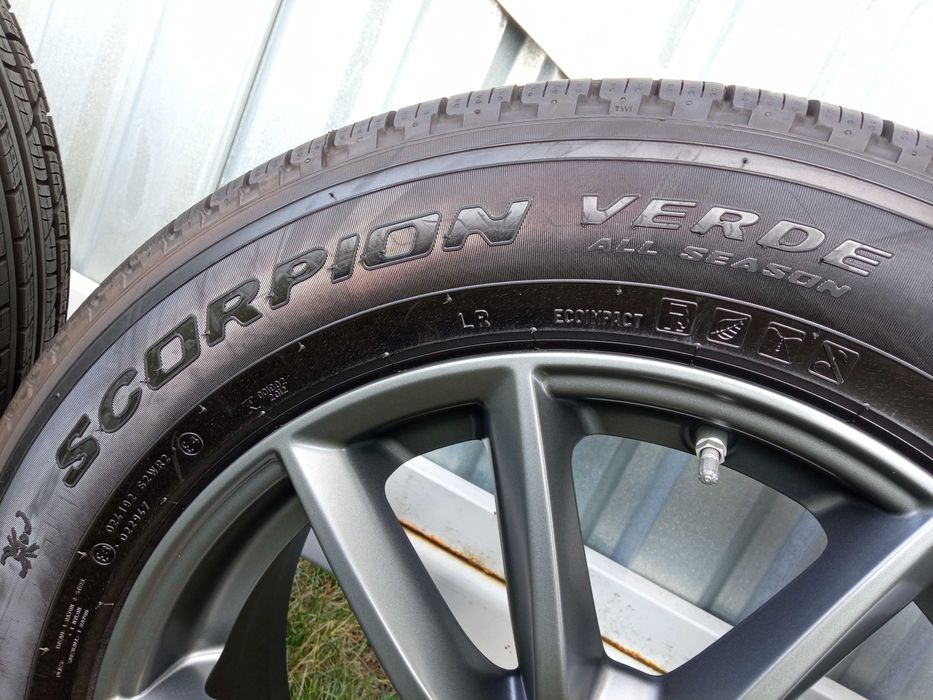 Koła Land Range Rover 19cali opony wielosezonowe Pirelli 235/65R19