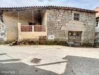 Casa Para Restaurar Com Palheiro Anexo Em Soutelinho Da Raia, Chaves