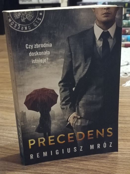 Remigiusz Mróz – Precedens (seria Chyłka) – kryminał / thriller prawni