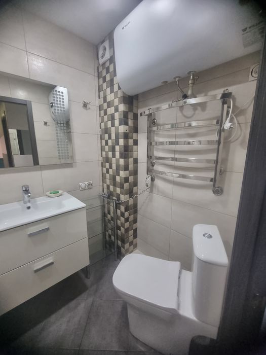 Шикарна 3к з ремонтом та  видом на Дніпро, Сонячна набережна.  ТОРГ!