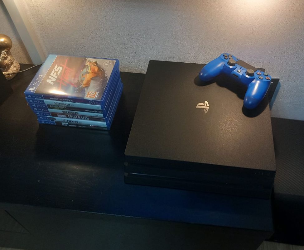 PS4 pro/ jogos e comando (caixa)