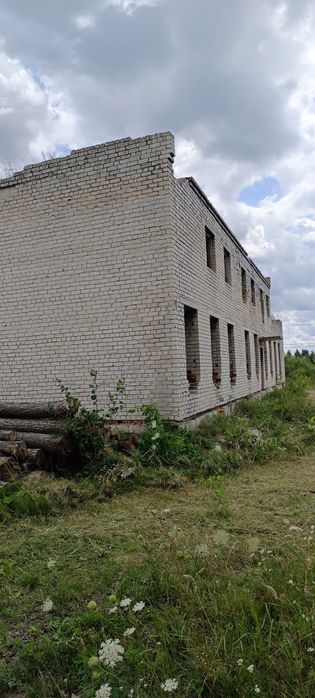 Будівля під комерційну діяльність.