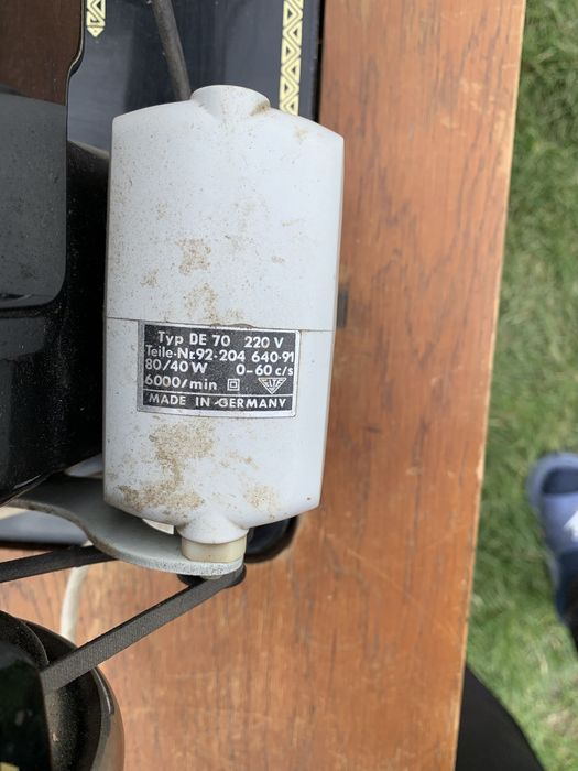 Продам швейну машинку Zinger