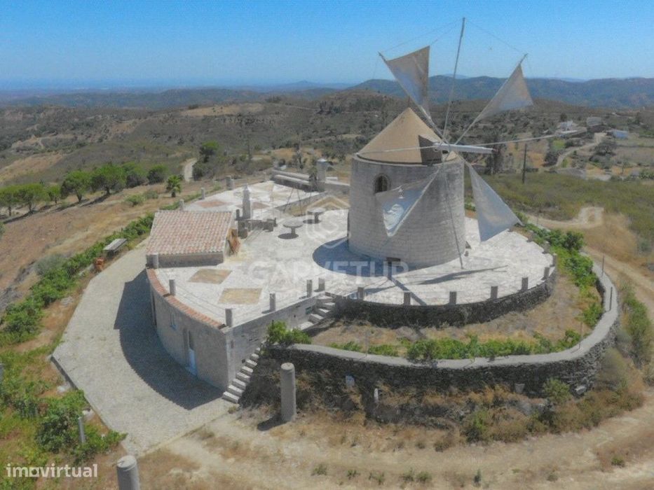 Moinho centenário com vista sobre a serra, Santa Catarina, Algarve