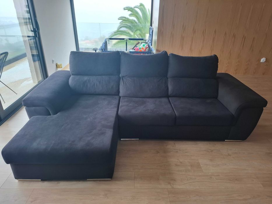 Sofá com chaise long preto