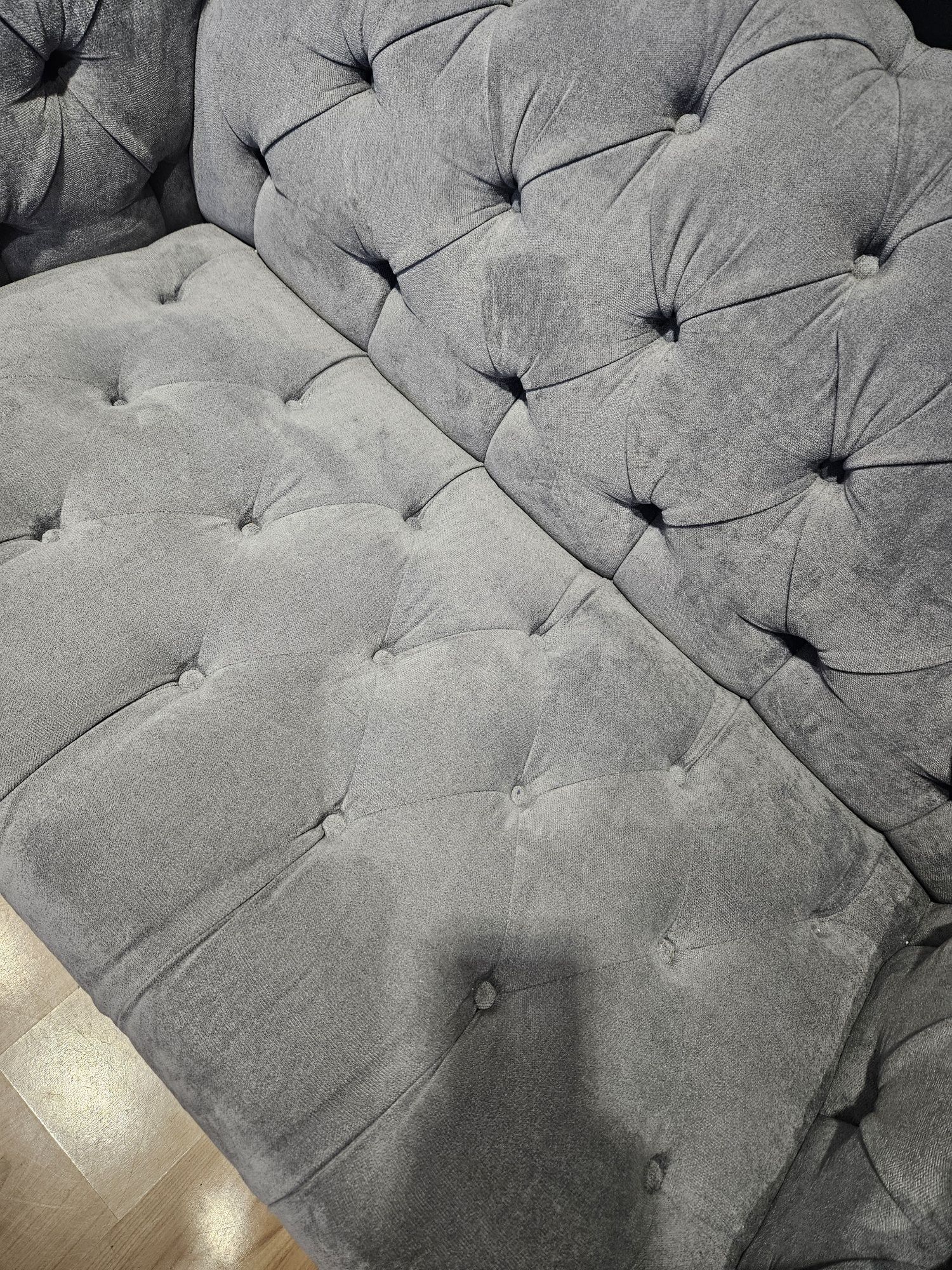 Sofa Chesterfield nierozkładana dwuosobowa