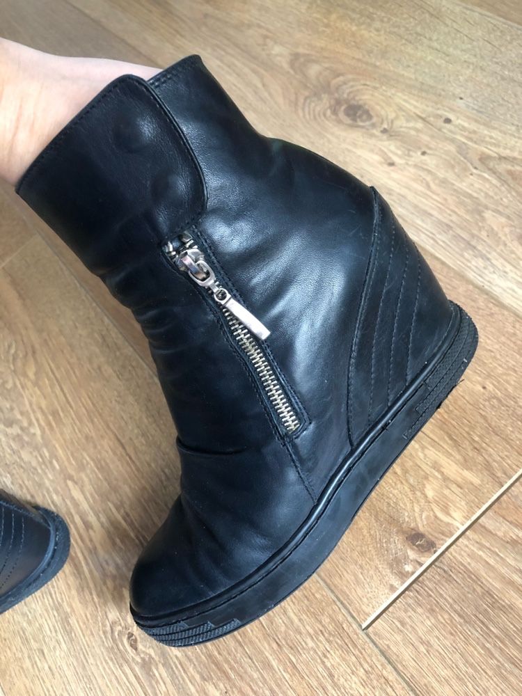 Botki na koturnie sneakersy Carinii r. 37 SKÓRA naturalna