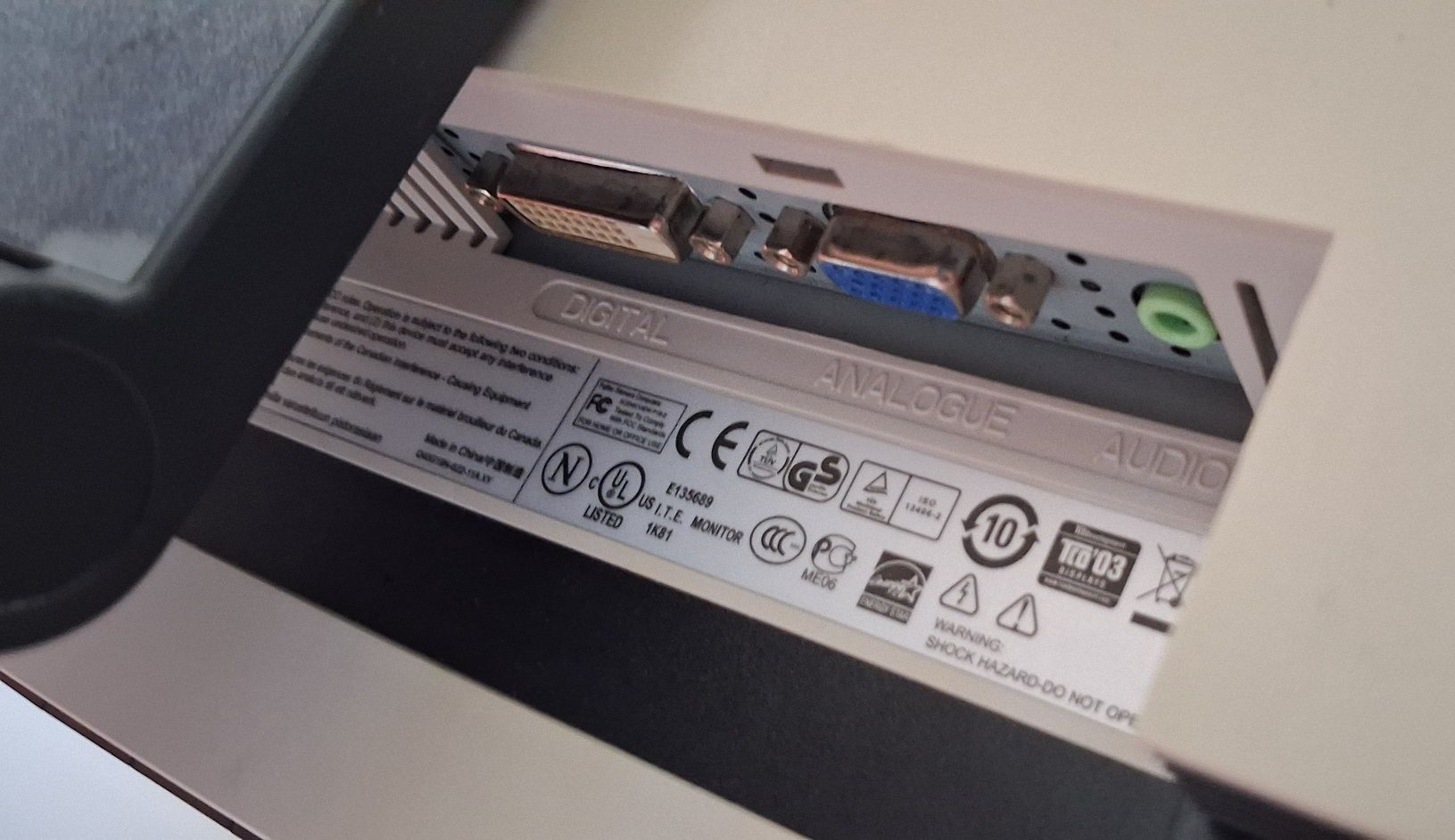 Monitor Fujitsu Siemens ScenicView P19-3, regulowany
