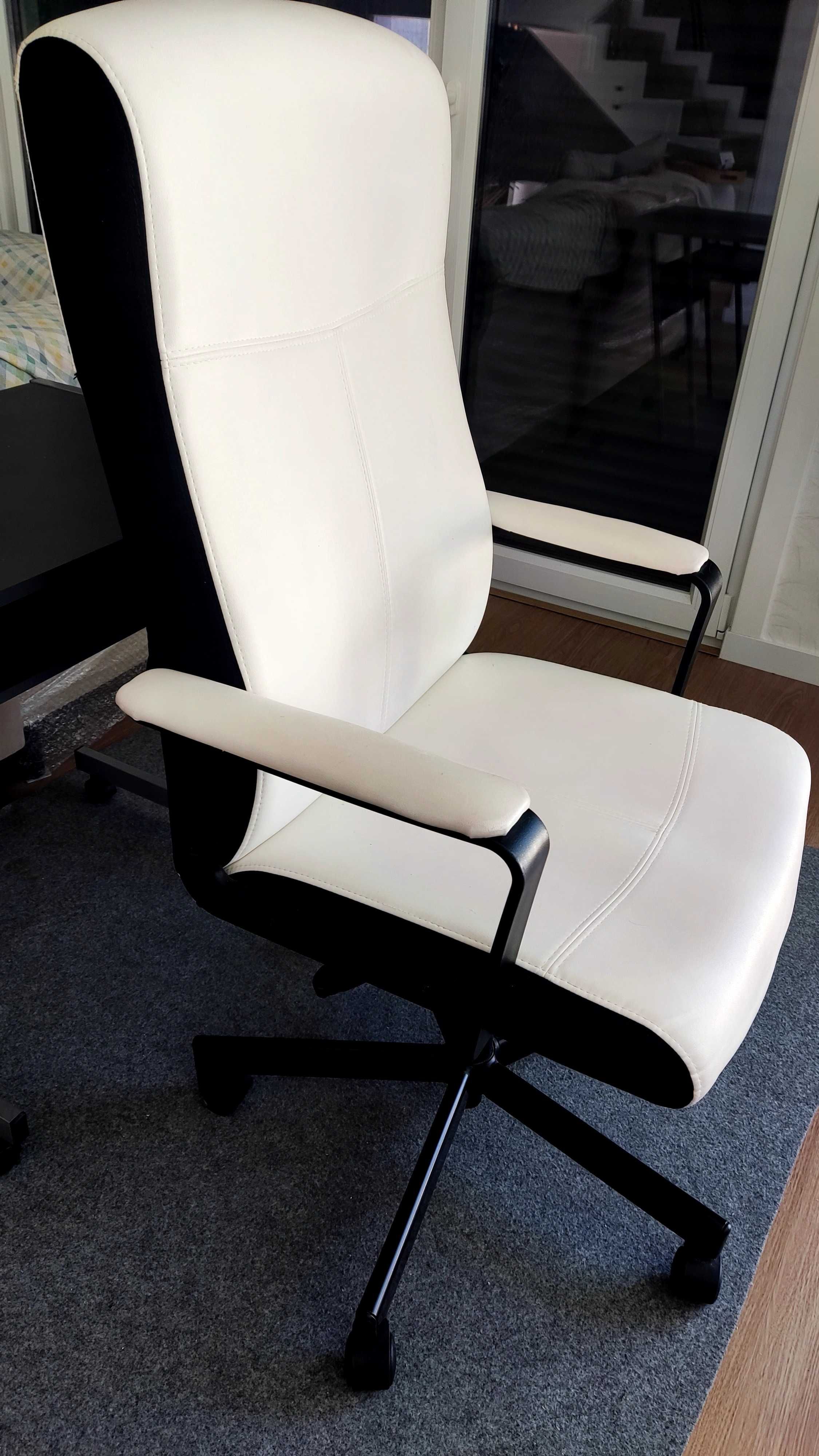 Cadeira escritório branca giratória ikea