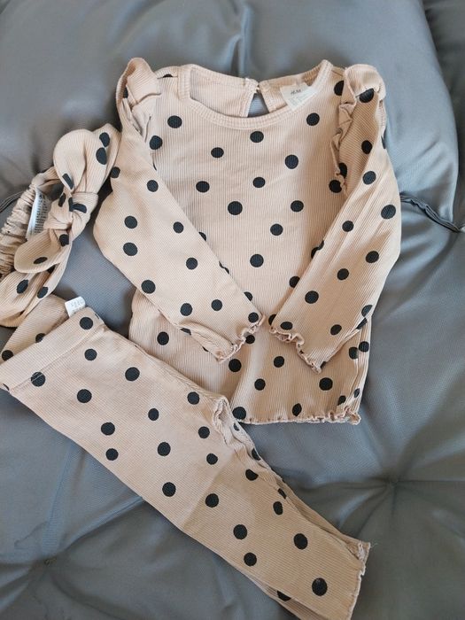 r.74 H&M Przepiękny komplet dla dziewczynki.Bluzka,spodenki,opaska.