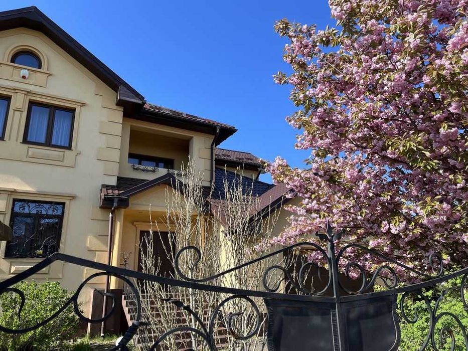 Здам окремий будинок з гаражем