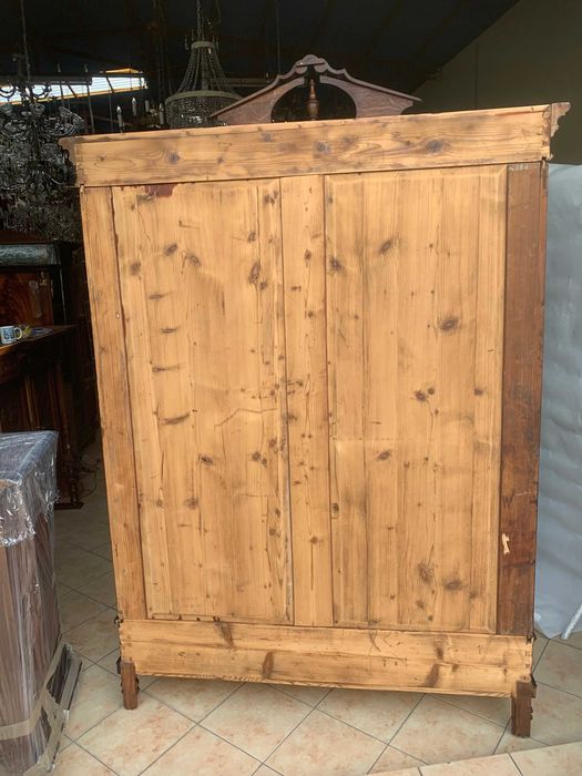 Kredens - Wtryna orzechowa z XIX wieku