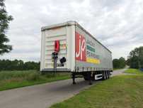 Fruehauf Naczepa Firanka/ mocna podłoga/ winda / oś podnoszona