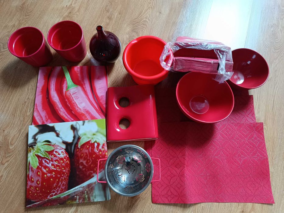 Zestaw czerwonych dodatków do kuchni, jadalni, salonu, tanio