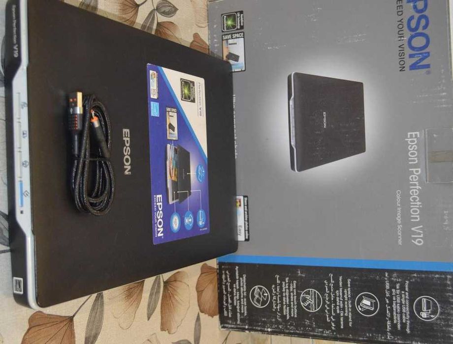 Планшетний сканер Epson Perfection V19