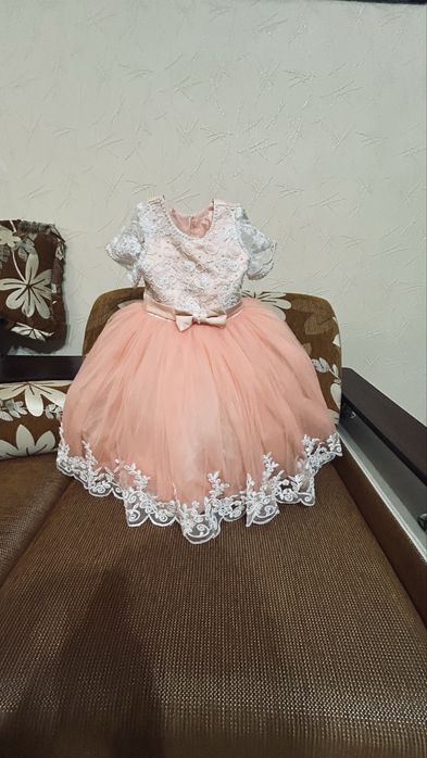 Продам плаття на дівчинку