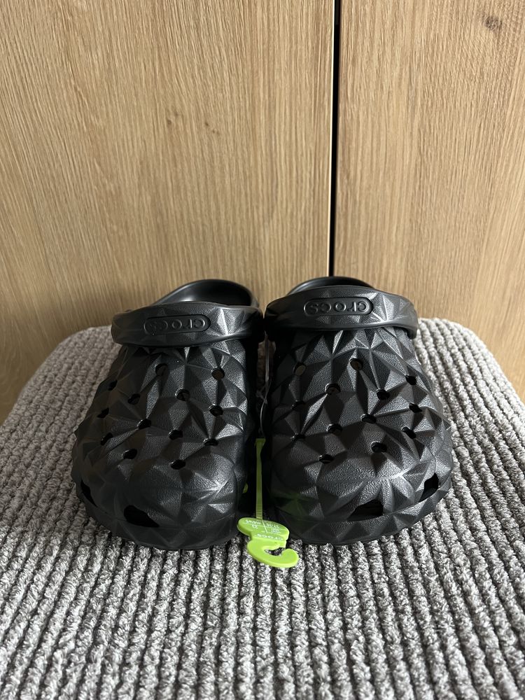 Klapki damskie marki Crocs Geometric Clog r. 37-38 Czarne NOWE