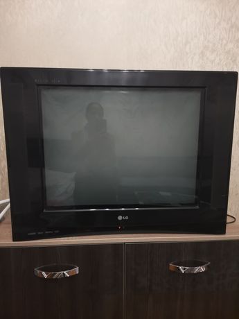 Продам телевизор LG в хорошем состоянии