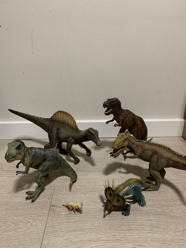 Conjunto de figuras de dinossauros