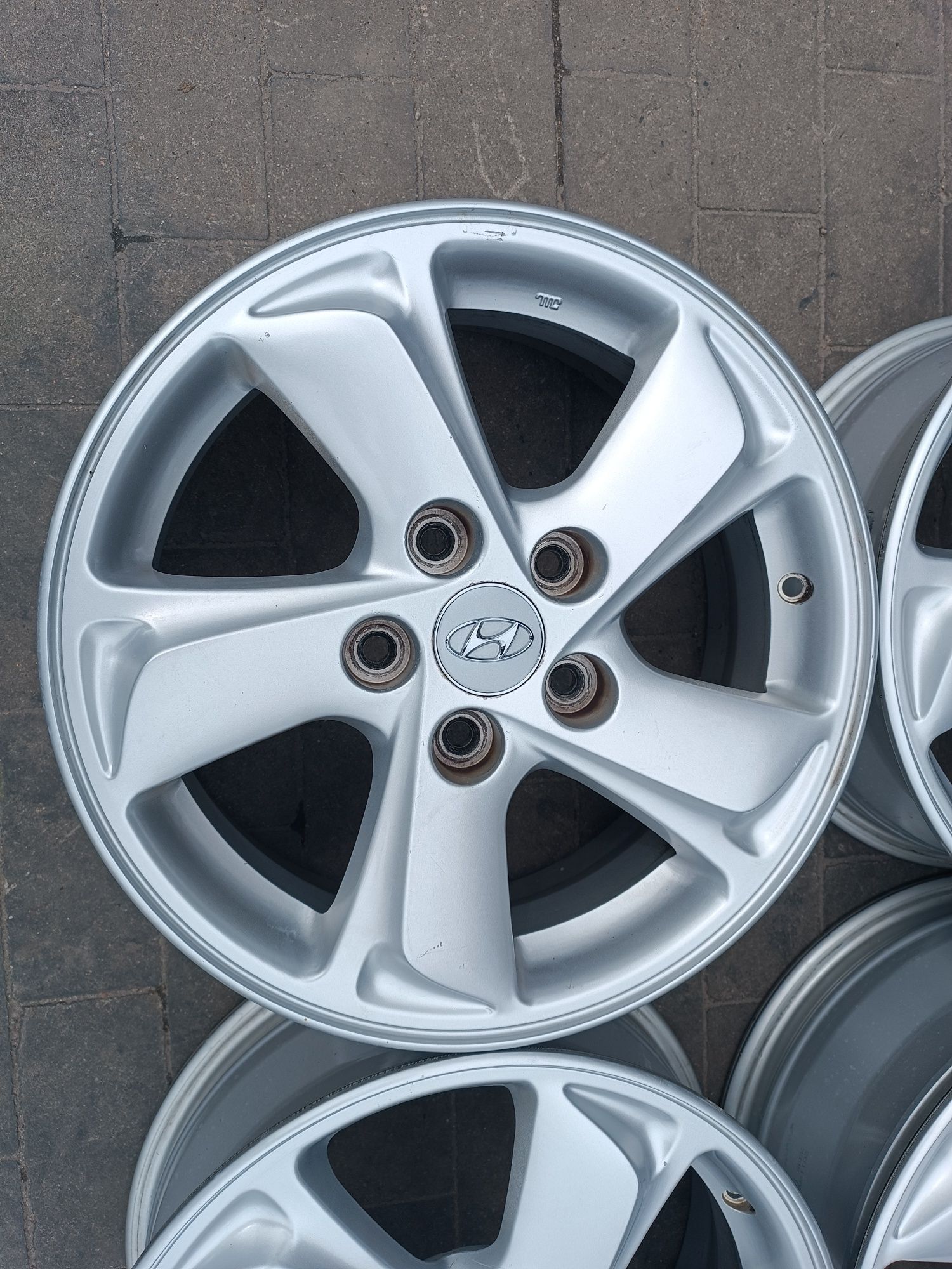 Felgi Alu Hyundai i30 ix20 ix35 Tucson 5x114.3 ET45 6.5J16