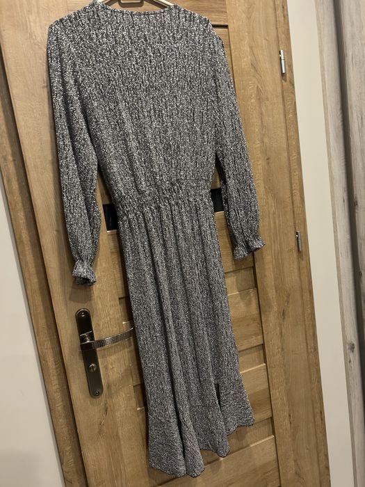 Sprzedam piękną sukienkę Srebrną