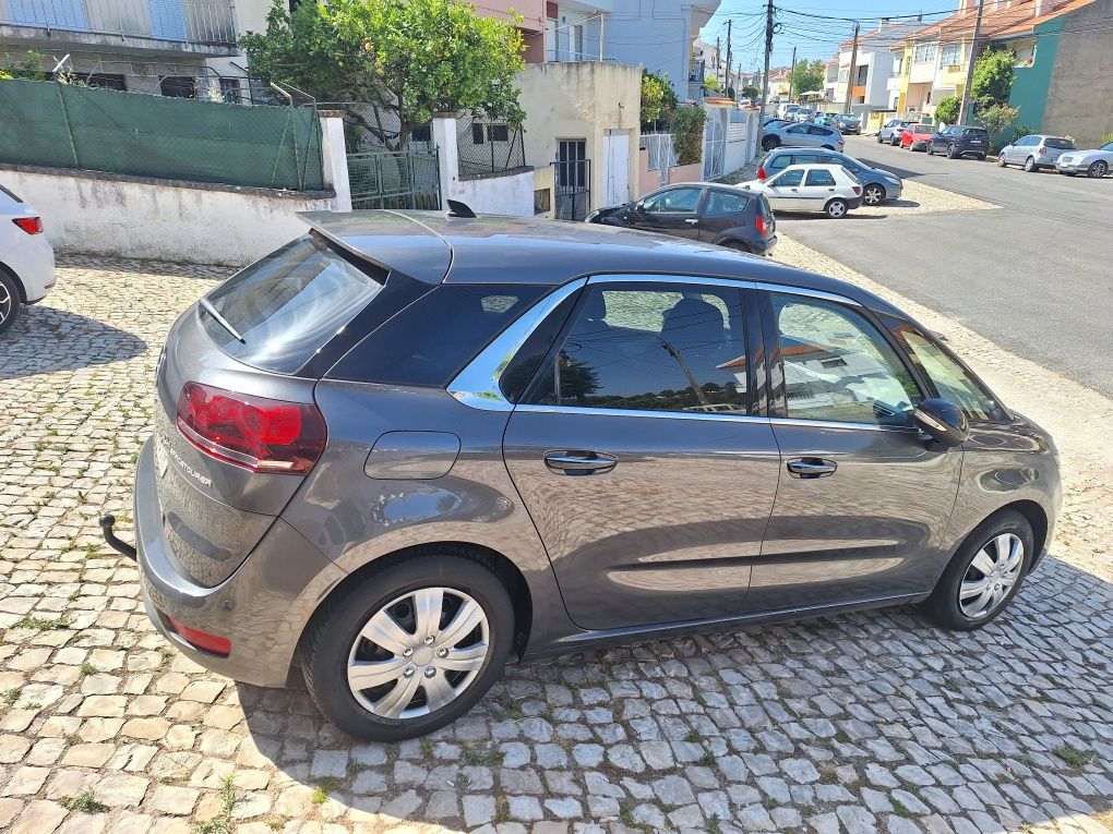 Poucos kms como nova, com garantia, aceito retoma
