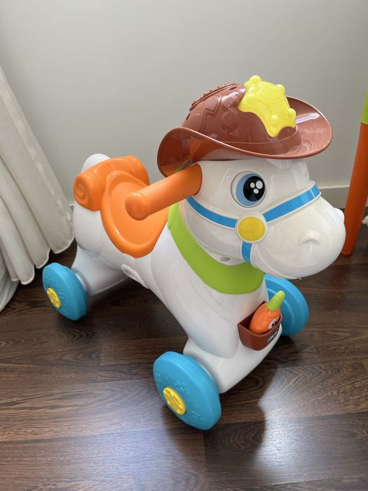 Cavalo chicco - com todas as peças