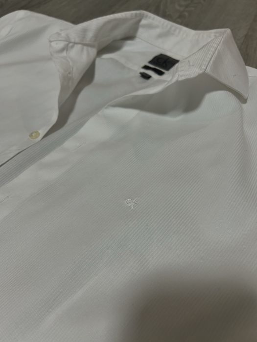 Продам чоловічу рубашку Calvin Klein