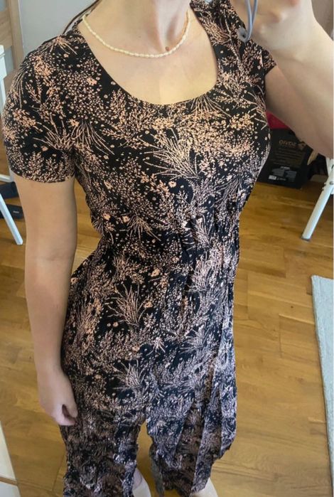 Sukienka letnia w kwiaty na gumce