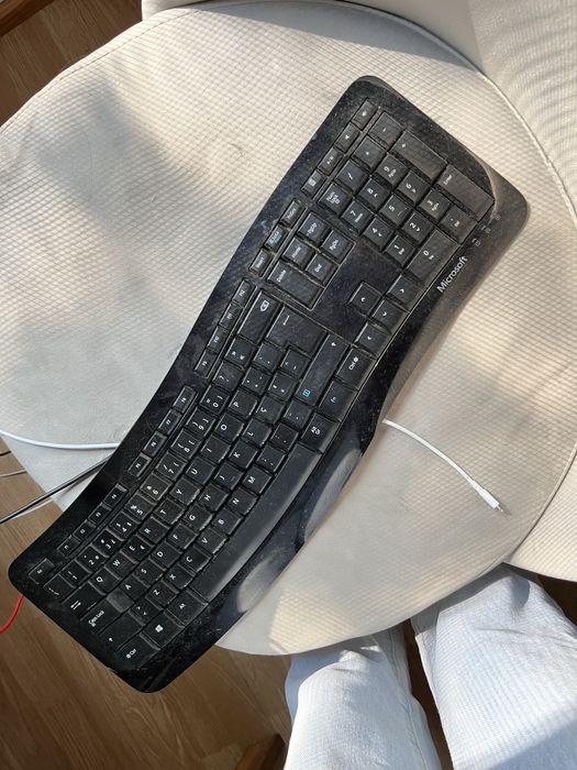 Teclado de fio preto