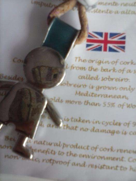 Colar em cortiça com boneca