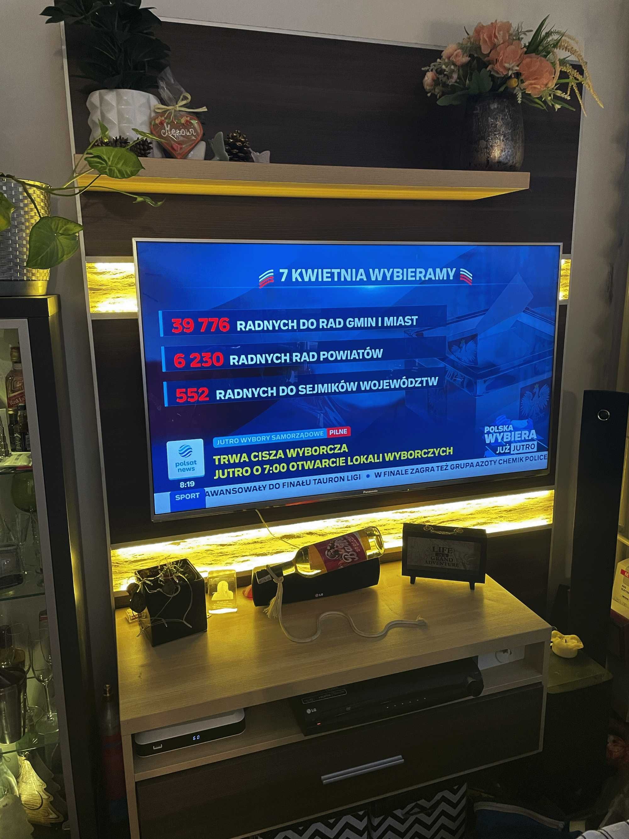 RTV - Ścianka pod TV i sprzęt - podświetlana LED
