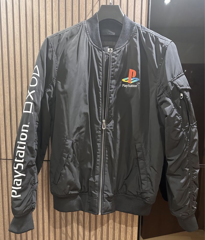 Casaco playstation preto pull and bear